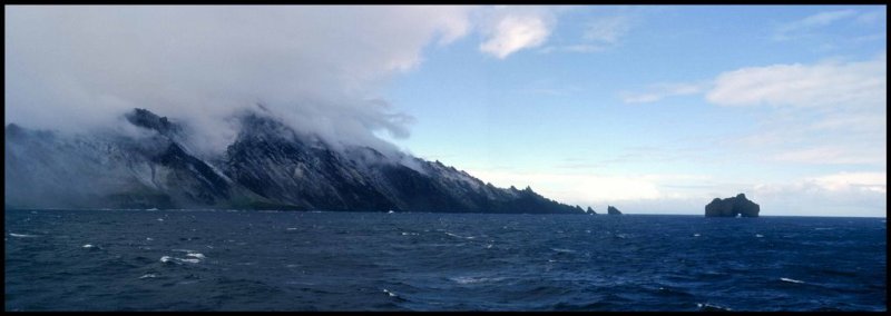 Le Rocher Percé, vu depuis le mouillage de Pointe Basse