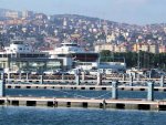 Pendik, terminal et grands ferries, vus depuis la marina {JPEG}