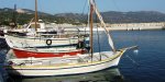Petite barque de plaisance en gréement latin, à Marathakampos en Samos {JPEG}